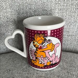 Garfeild hugs Arlene vintage coffee tea mug 1979 pink red white heart handle